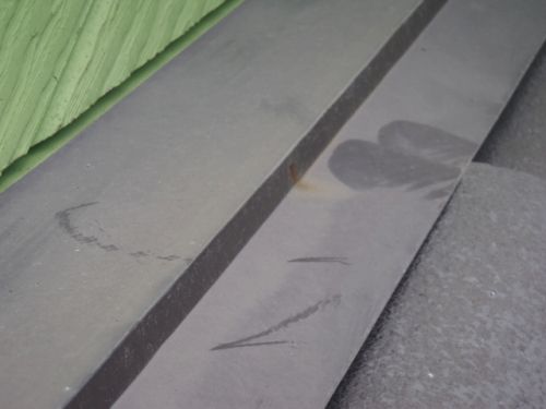 雨押さえ板金の釘から出た錆汁