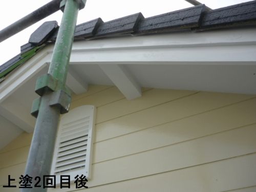 参考現場：木製破風の上塗り2回目後