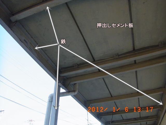 共用廊下天井の鉄骨と押出しセメント板の区分