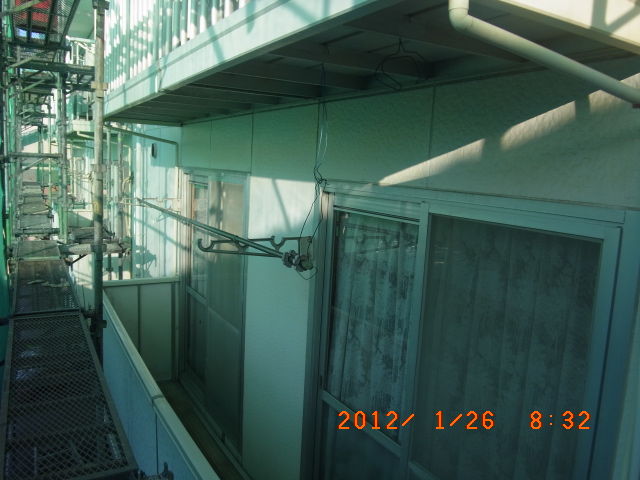 養生作業前の南面バルコニーと窓