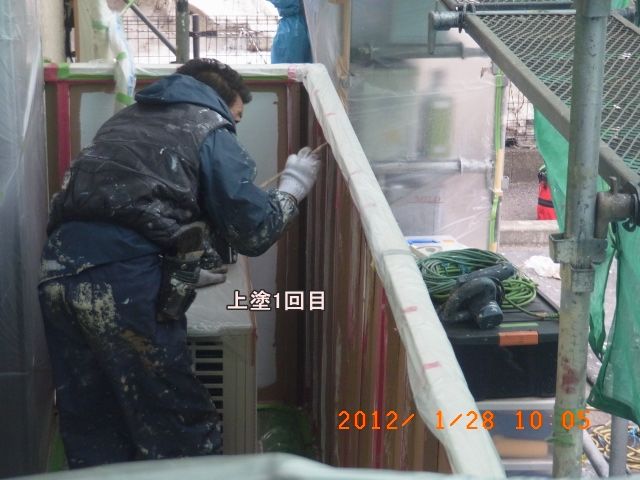 1階ベランダ内壁の上塗り1回目