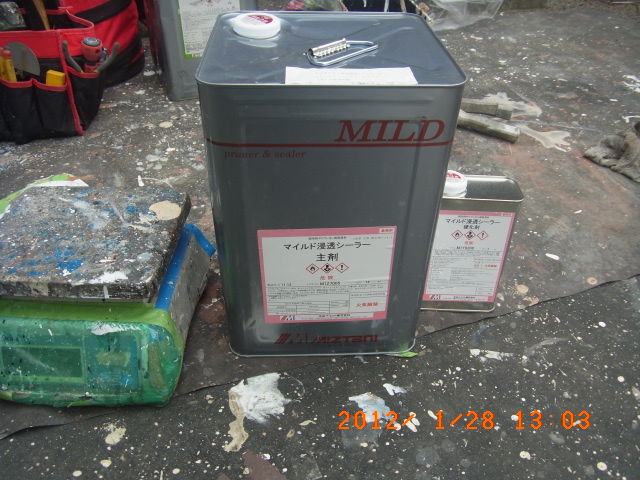 屋根下塗り用マイルド浸透シーラーの主剤と硬化剤