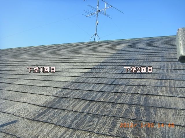 南面屋根の下塗り1回目と2回目の塗装範囲