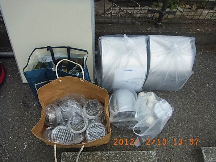 施主が用意した交換用フードや掲示板などの部材