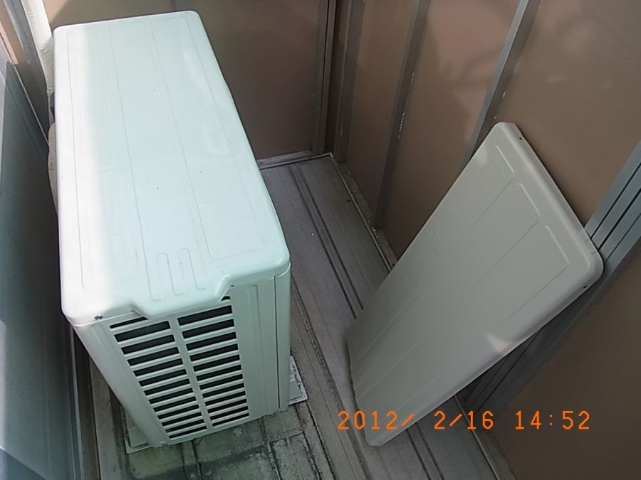 エアコン室外機の上蓋交換