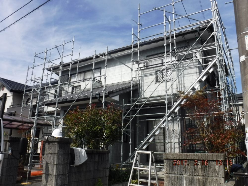 翌日に足場組立てを終えたE様邸正面