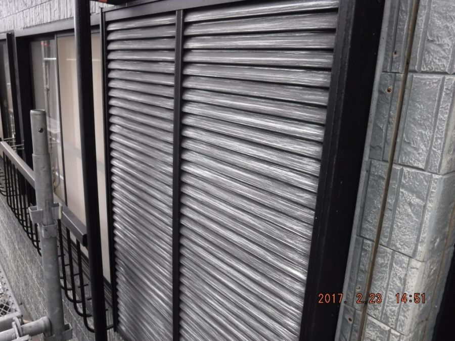 戸袋羽根の細部研磨