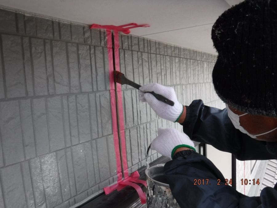 目地へのプライマー塗布