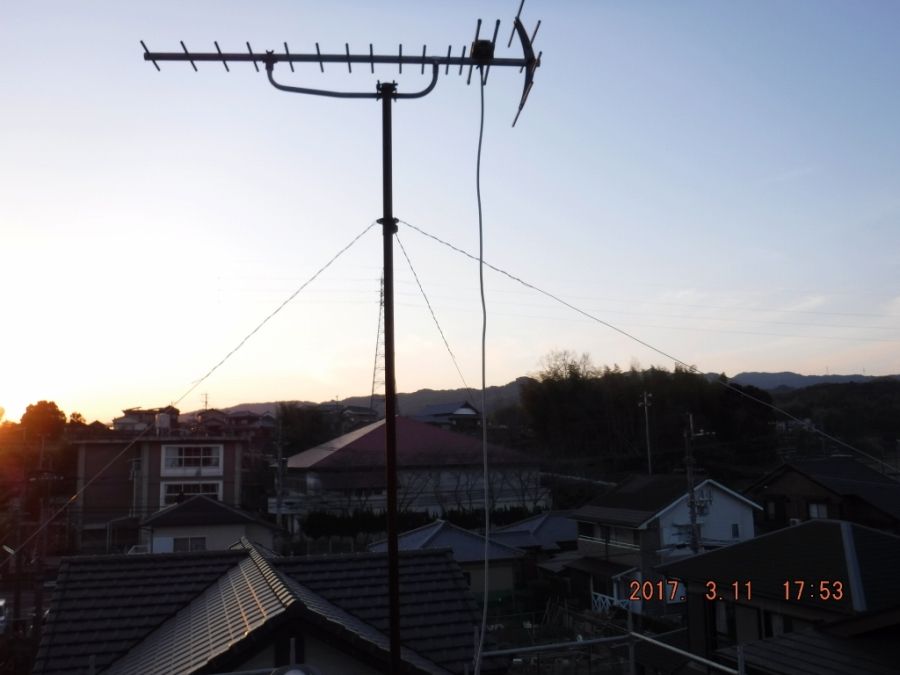 撤去前の屋根上のアンテナ
