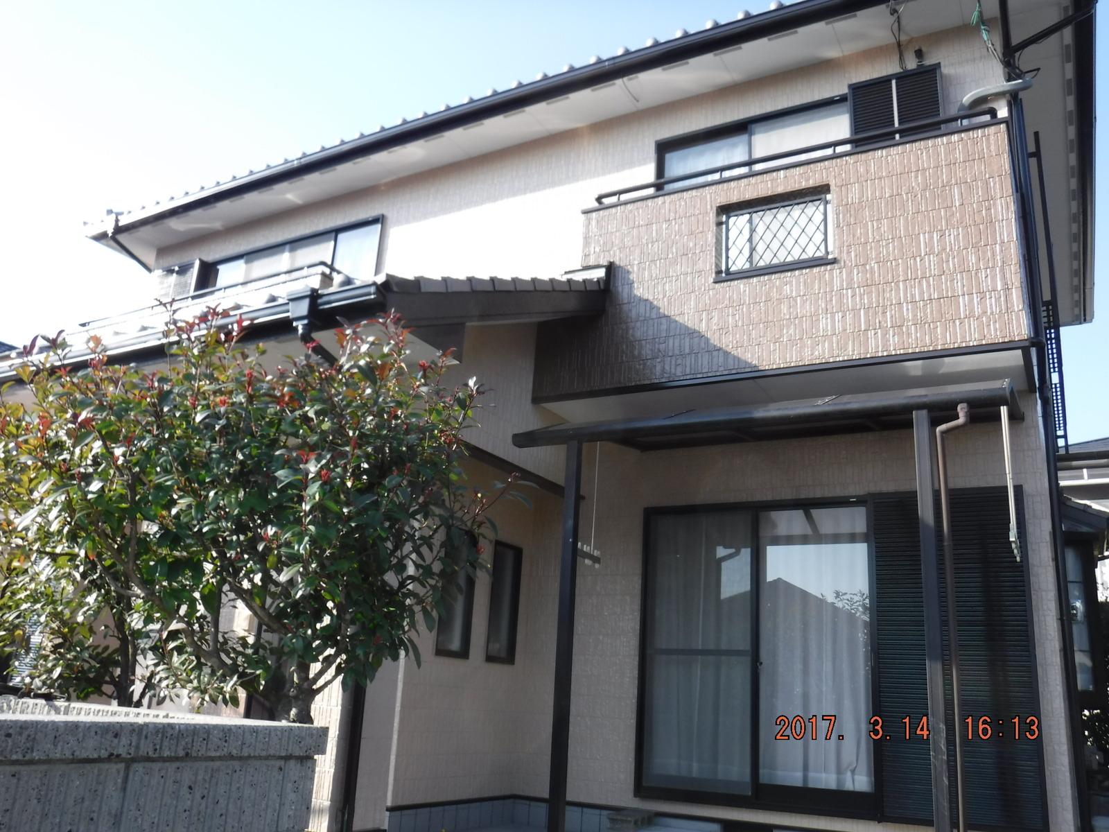 臼杵市E様邸 外壁全景① 施工前 施工後