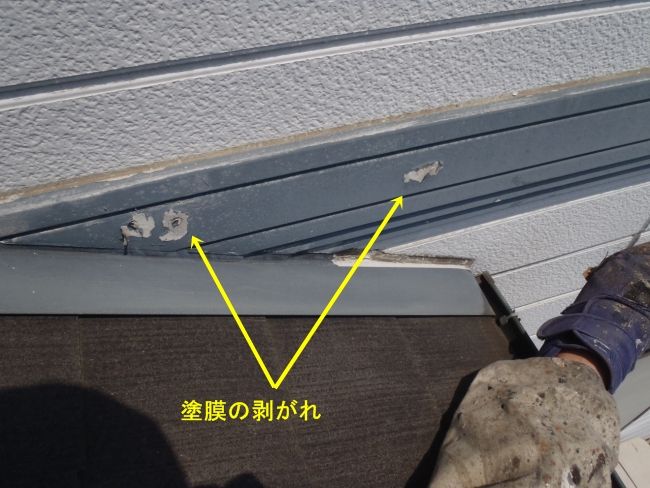 外壁の化粧胴差に見られる塗膜の剥がれ