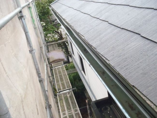 建物本体の軒樋の内部