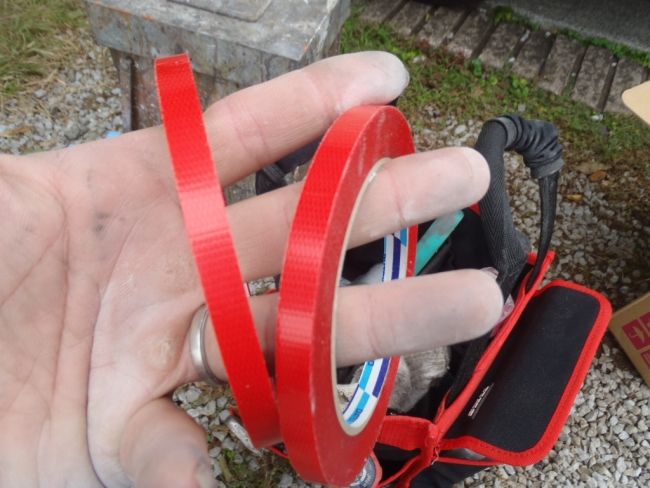 目地底に貼るボンドブレーカーテープ