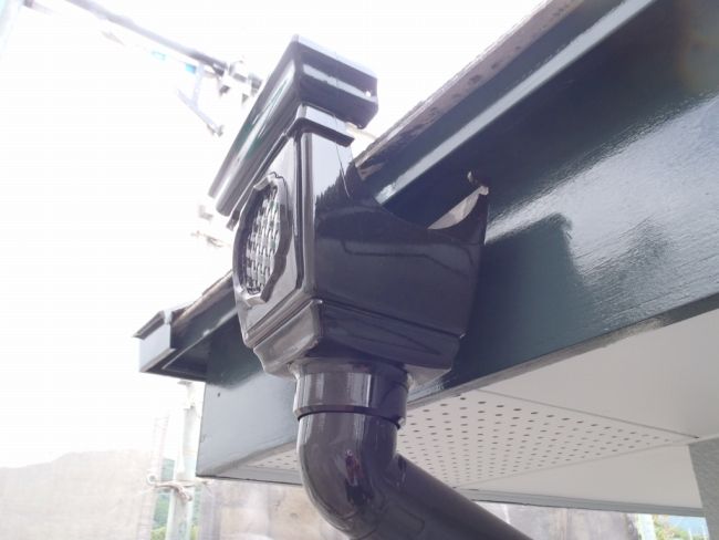黒色に塗装した集水器と接続部分