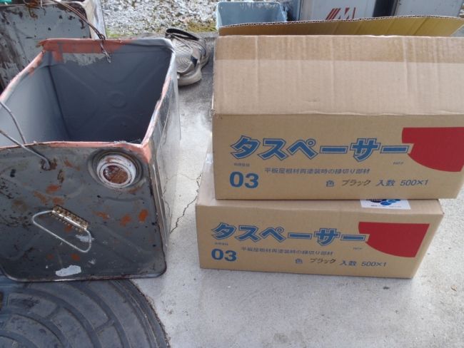 屋根の縁切り用に用意したタスペーサー03の2箱