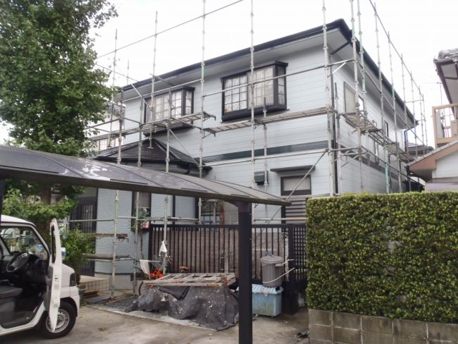足場シートを外したいし様邸の外観
