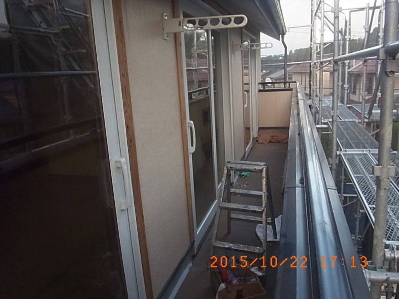 シーリングを施工したベランダ側の3か所の窓