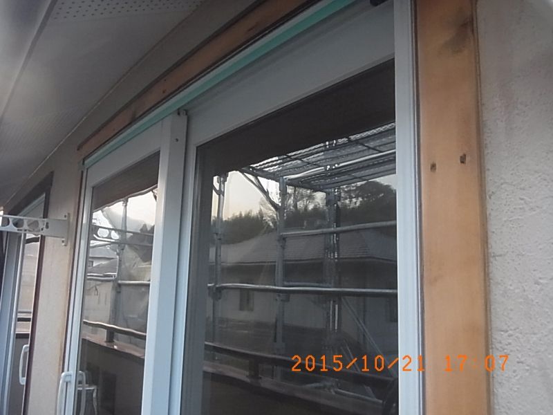 研磨して木地を出した窓まわり木製モール