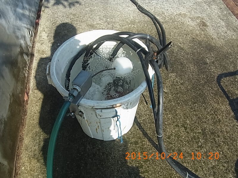 満水時に給水を止めるフロート付き洗浄用タンク