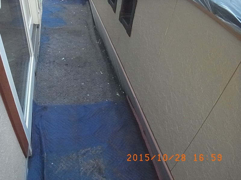 ベランダ床に敷いた塗装用の養生