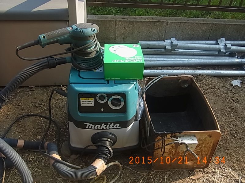 木枠研磨用のサンダーと集塵機