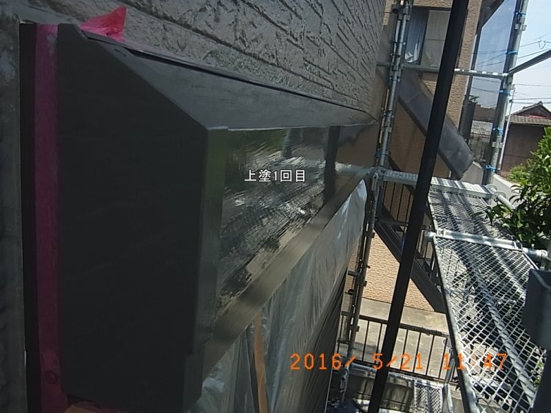 シャッターボックスの上塗り1回目