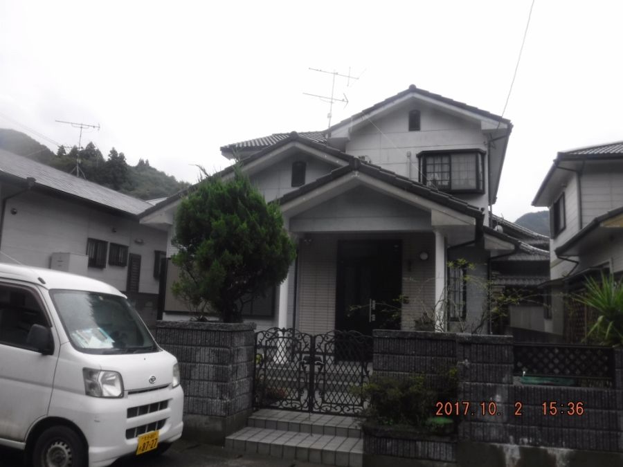 足場仮設前のS様邸正面と門扉