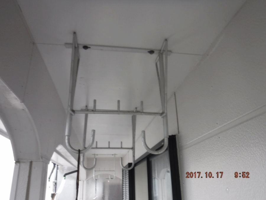 取り外し前のバルコニー物干し金具