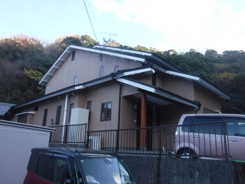 水性シリコン塗装から13年後の住宅外観