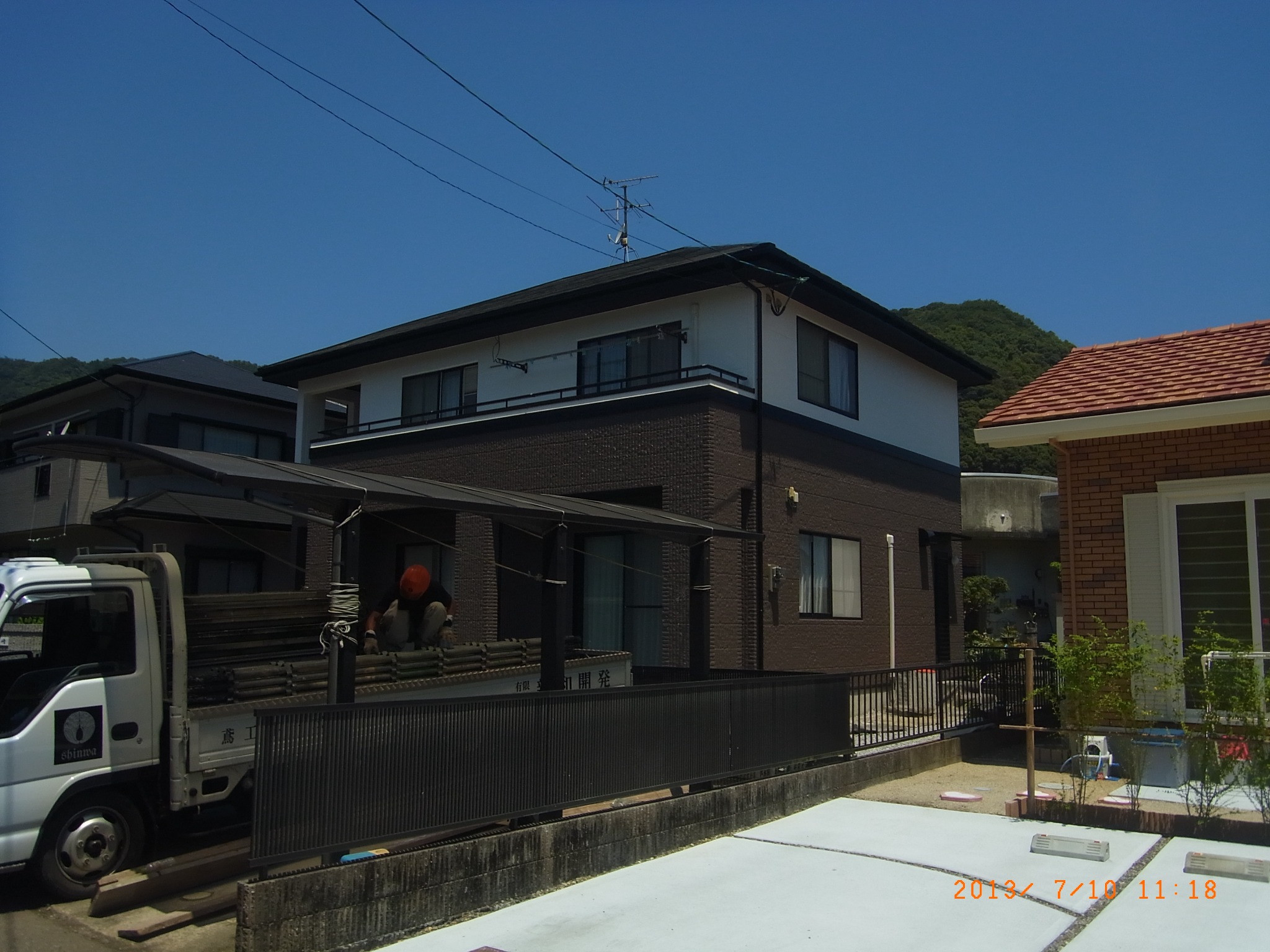 建物全体：2013年7月10日・施工直後