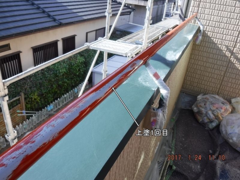 アルミ手摺りの上塗り1回目