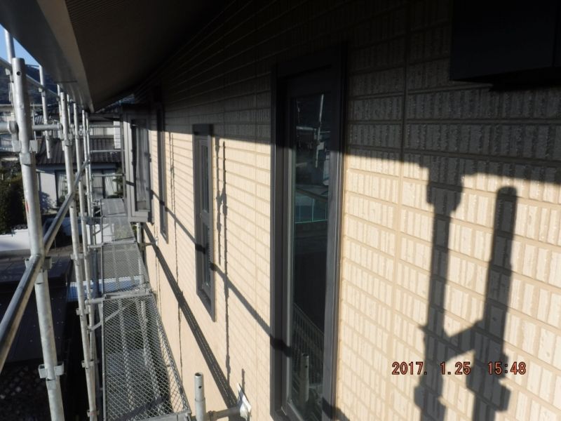 足場から清掃した2階の窓