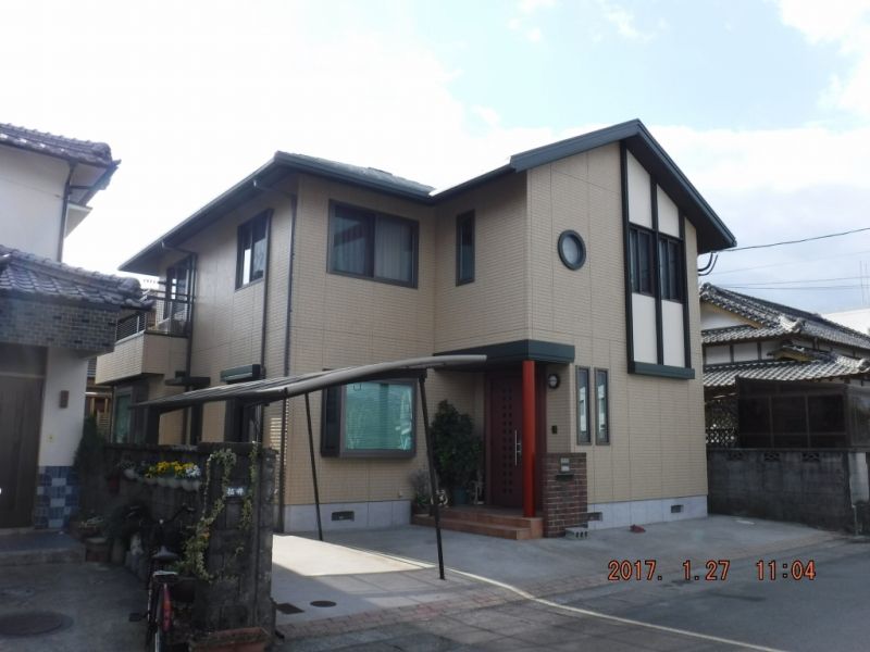 塗装完了・足場解体後の玄関とテラス側から見た洲崎KA様邸の外観