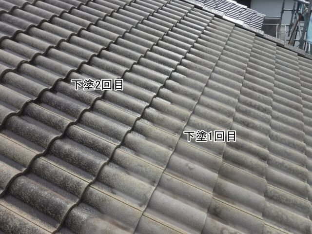 下塗り2回目で吸い込みが抑えられたセメント瓦